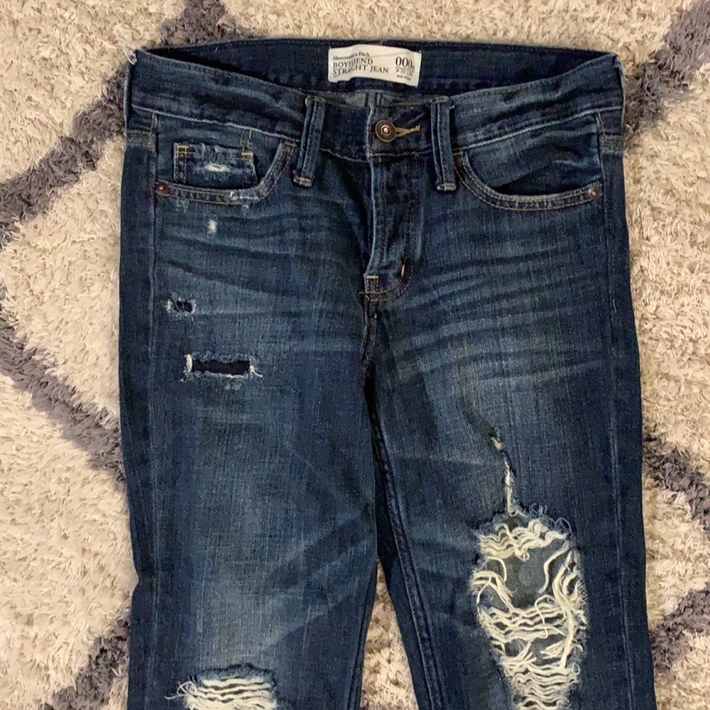 00 Ripped A&F jeans - Picture 2 of 3